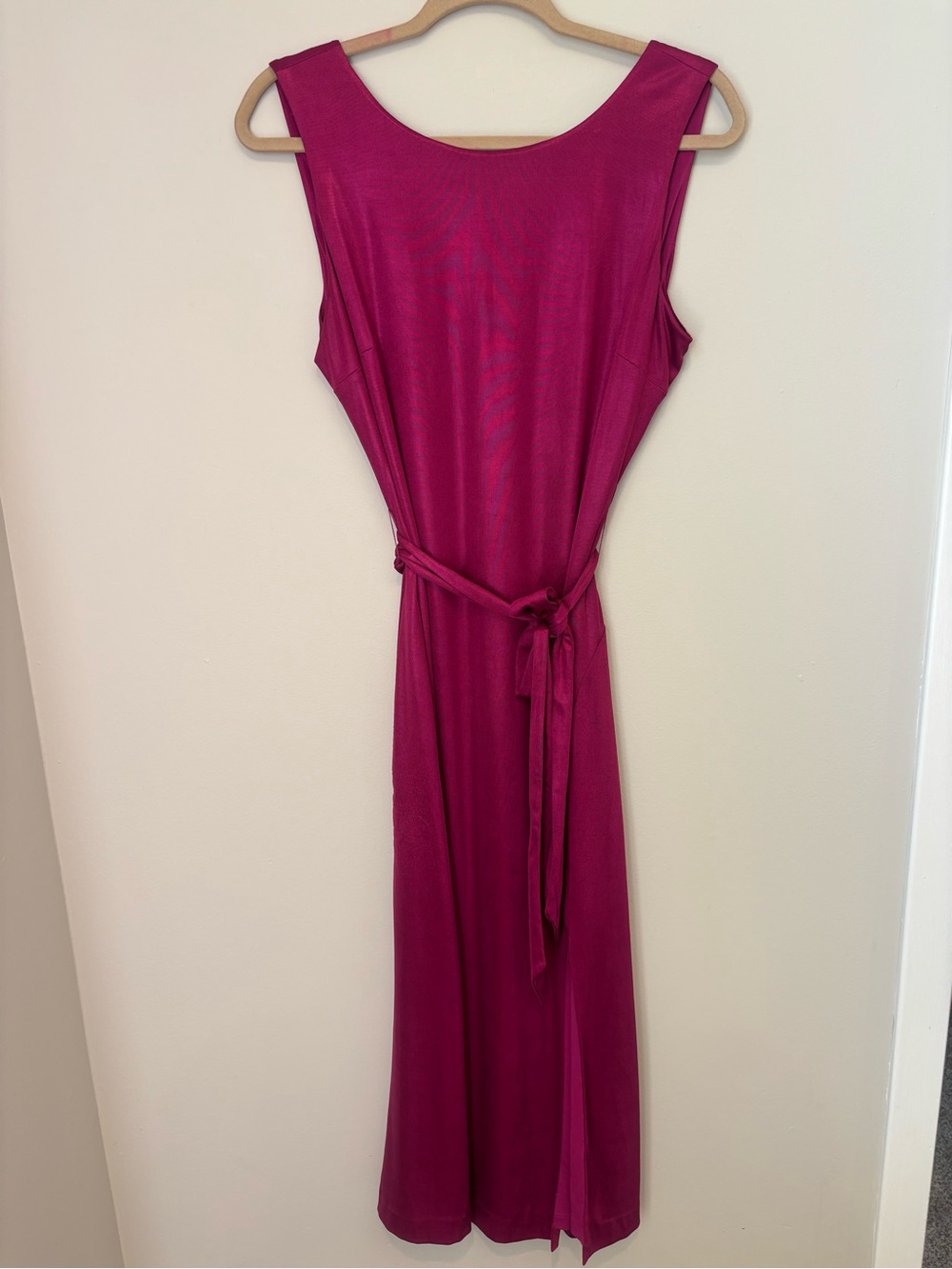 Dress the Population Magenta/Berry V-Neck Belted Midi Dress — Size L